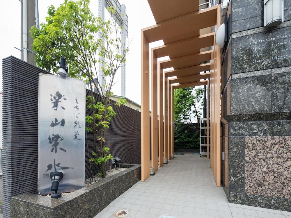 Apa Hotel Niigata Tsubamesanjo Ekimae Exteriör bild