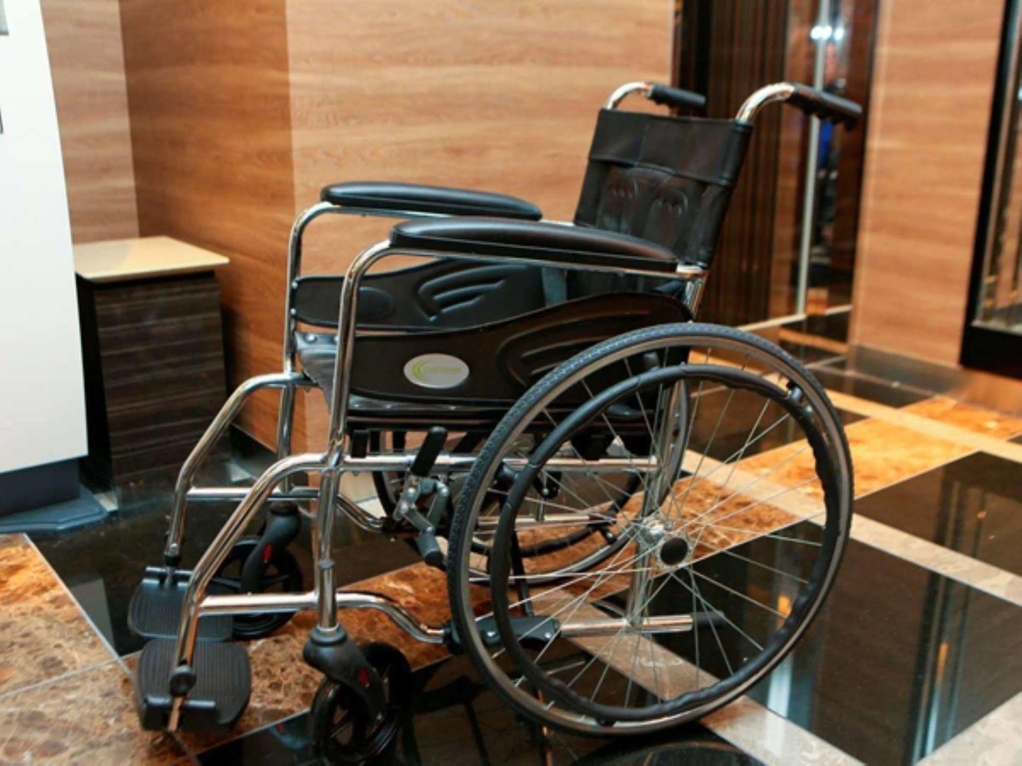 Apa Hotel Niigata Tsubamesanjo Ekimae Exteriör bild