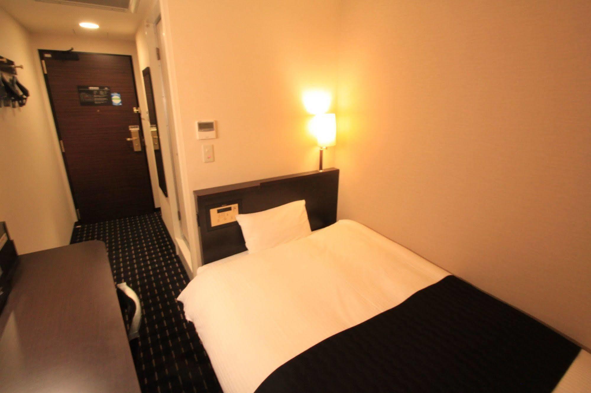 Apa Hotel Niigata Tsubamesanjo Ekimae Exteriör bild