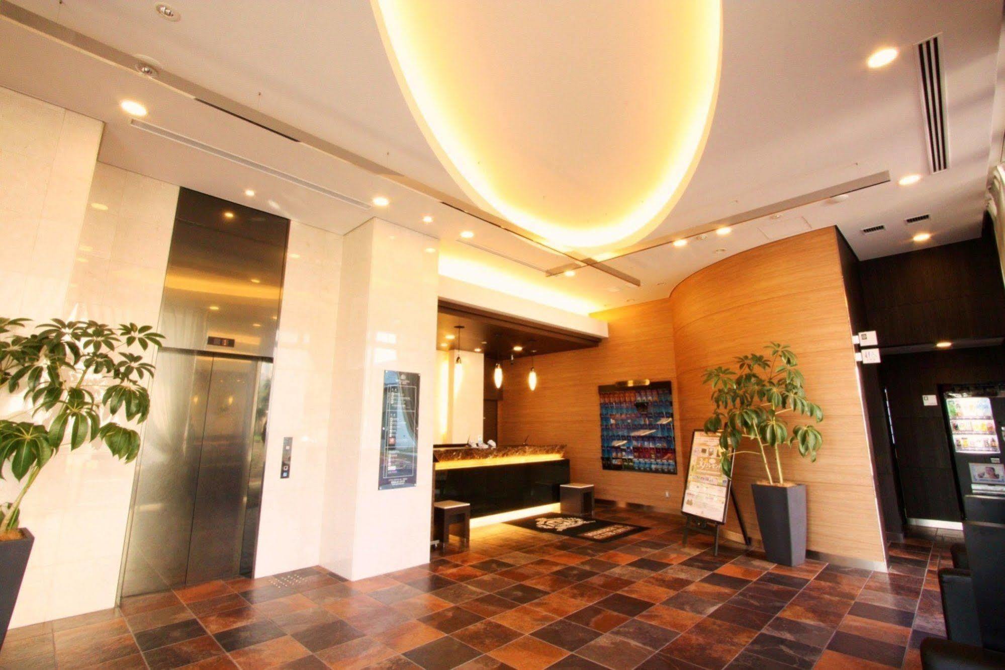 Apa Hotel Niigata Tsubamesanjo Ekimae Exteriör bild